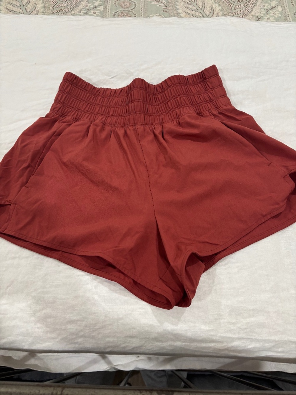 WOMENS ATHLETIC ACTIVE SHORTS LIKE NEW